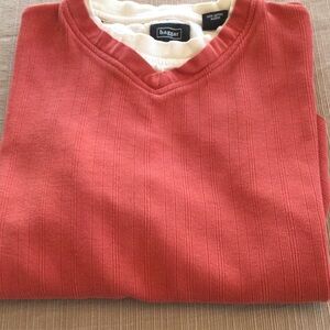 Haggar V-Neck Sweater in Rich Red size L.